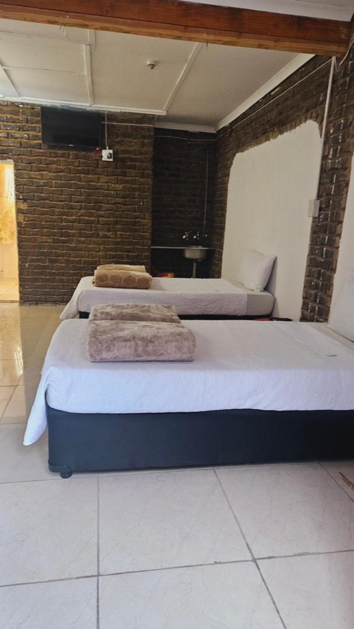 Goodlife Guest House In Mafikeng Dış mekan fotoğraf