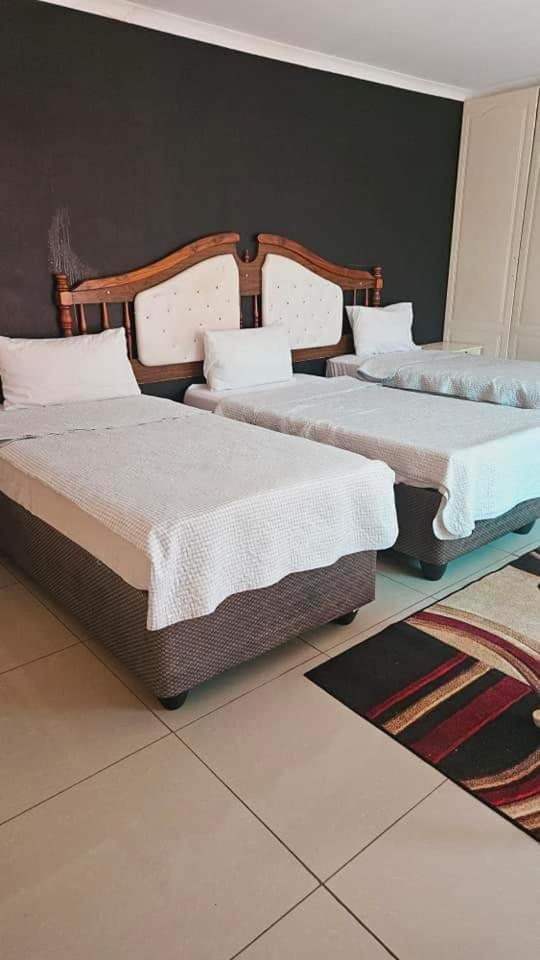 Goodlife Guest House In Mafikeng Dış mekan fotoğraf