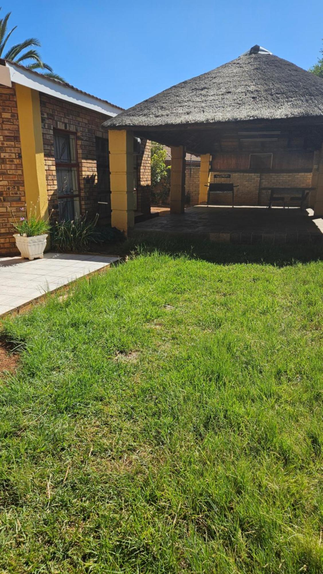 Goodlife Guest House In Mafikeng Dış mekan fotoğraf